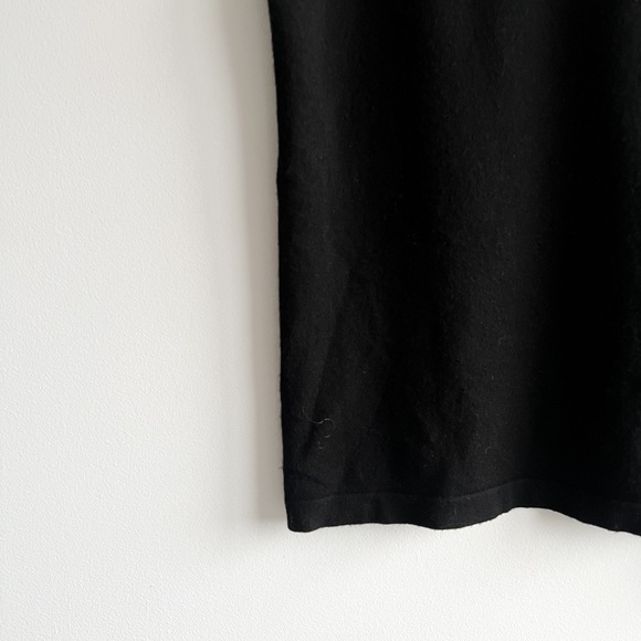 Liv Milano Pearl Neck Sleeveless Top - Picture 6 of 10